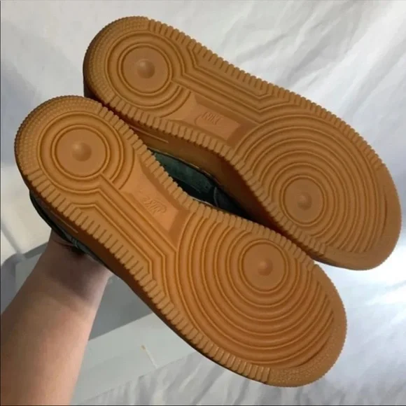 Nike Air Force 1 SE RARE Shoes in Green Suede Sizes Womans 7.5 and 10 - Picture 8 of 8